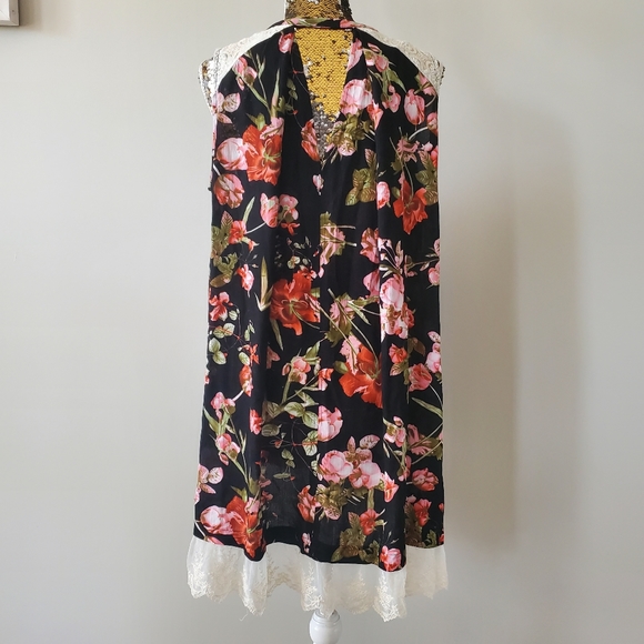 Umgee Floral Tunic Style Lace Trim Keyhole Dress - Picture 4 of 6